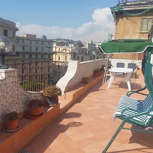 tiffanys-boutique-suites-residence.hotels-amalfi.com/